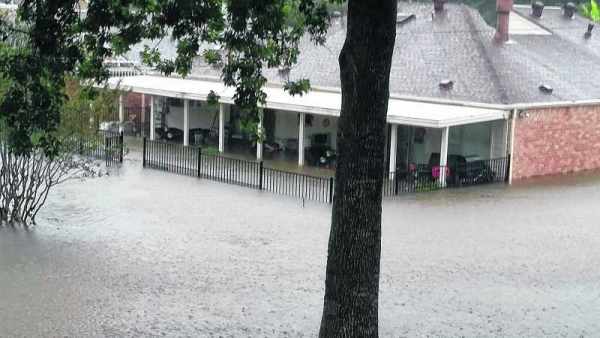 A situação na cidade de Houston, a quarta maior do Estados Unidos, é caótica, segundo rio-clarenses que moram no local, mas a comunidade tem se ajudado e diversas campanhas estão sendo realizadas