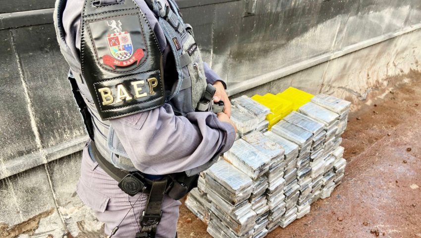 Entrega De Carga Milion Ria De Pasta Base De Coca Na Interceptada