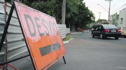 Motoristas criticam a longa distância de desvio. Concessionária informa que os serviços estão previstos para serem concluídos nesta sexta-feira, 18 de julho