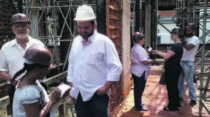 Na imagem de arquivo, jornalistas entraram no canteiro de obras do museu, destruído por incêndio em 2010