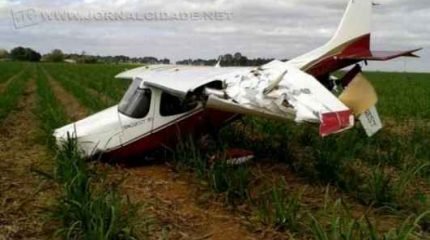 Aeronave abandonada no bairro Bonsucesso