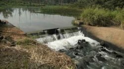 Sistema de captação de água do rio Ribeirão Claro, localizado dentro da Floresta Estadual Edmundo Navarro de Andrade