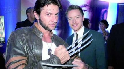 O rio-clarense Marcel Perez, sósia do Wolverine, com o ator James Mcavoy, na Première de X-Men Dias de um Futuro Esquecido