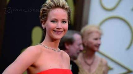 A atriz Jennifer Lawrence, de "Jogos Vorazes", foi vítima de hacker, ao ter fotos íntimas vazadas na internet nesse domingo (Imagem: reprodução)