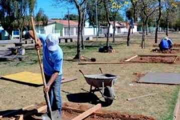 Academia ao ar livre em construção no distrito de Ajapi