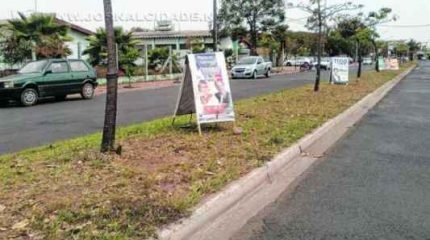 Cavaletes posicionados no canteiro central da Avenida Visconde do Rio Claro na tarde de quinta-feira, 18 de setembro