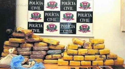 O trio tentou fuga pela SP-310 e foi abordado pela polícia portando 43 kg de maconha