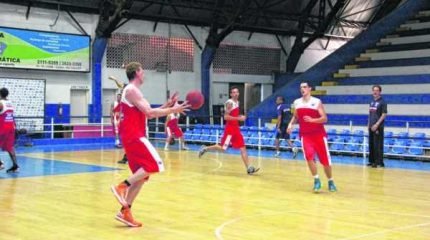 Equipe rio-clarense segue treinando intensamente em dois períodos para a disputa do NBB 7