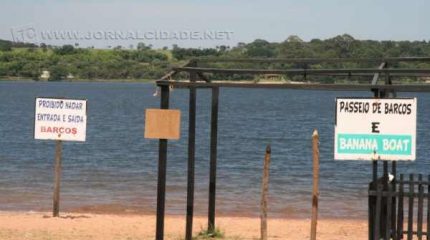 Água esverdeada do Broa seria em função da proliferação de algas, causada pelas altas temperaturas e represamento