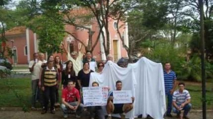 Eleitores protestam contra voto fantasma (foto: Reprodução - http://unidosporanalandia.blogspot.com.br)