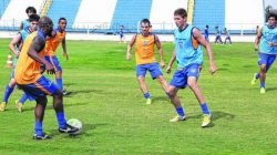 A primeira parte do elenco, composta por 14 jogadores, segue treinando no Schmidtão