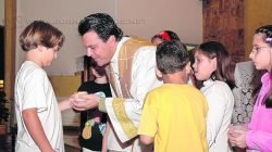 Padre Ronaldo durante celebração na Matriz São João Batista que terá como novo pároco o padre Antonio Portilho