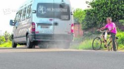 Ciclista tem dificuldade para atravessar Avenida dos Estudantes. Colisão neste domingo (22) vitimou um homem na pista