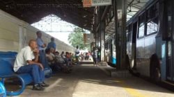 Passageiros que utilizam o terminal de ônibus urbano na estação se queixam da falta de segurança e pedem um Guarda Municipal para o local