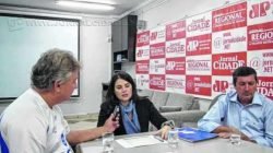 Na foto de arquivo, a ex-deputada federal Aline Corrêa (PP) ao lado do vereador Júlio Lopes (PP) em entrevista