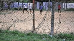 O local conta com uma cancha de bocha e um campinho de futebol de areia