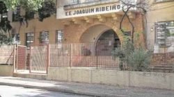 Fachada do prédio da Escola Estadual Professor Joaquim Ribeiro, que fica estabelecida na Rua 6, número 46, entre as avenidas 13 e 15, Centro