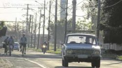 Fluxo de veículos ao longo da Avenida 80-A é mais intenso no horário do almoço e no final do expediente comercial