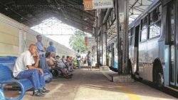 Ônibus estacionados no terminal urbano, que fica na antiga Estação Ferroviária na Rua 1, Centro (foto arquivo)