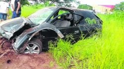 Veículo Corsa foi destruído no acidente ocorrido na véspera de Natal na estrada que liga Rio claro a Ajapi (Foto: Val de Andrade)