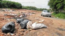 FALTA RESPEITO: área, que antes abrigava a Vila Stecca, está sendo tomada pela sujeira