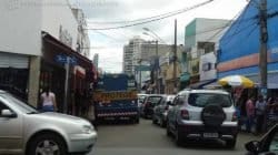 A Rua 3 recebeu grande volume de veículos nesse sábado (26)