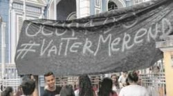 Na entrada da escola técnica Bayeux, alunos pregaram faixa preta com os dizeres: #vaitermerenda