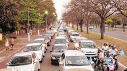 A concentração para a carreata aconteceu no Aeroclube