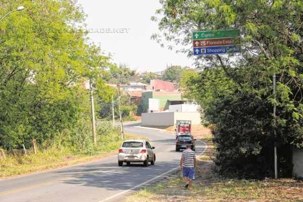 Trecho de curvas na Avenida dos Estudantes é um dos mais perigosos para os pedestres e ciclistas