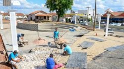 O calçamento é mais uma etapa do trabalho que, na semana passada, teve como destaque o início da implantação de iluminação pública