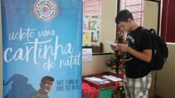 Alex Rocha, de 24 anos, conta que há três anos participa da campanha e juntamente com amigos compra os presentes solicitados