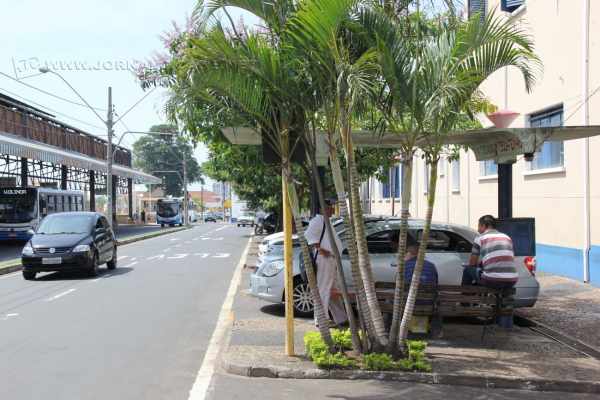 Ponto de táxi localizado na Rua 1, em frente à antiga Estação Ferroviária, é um dos pontos que ficam abertos durante a noite