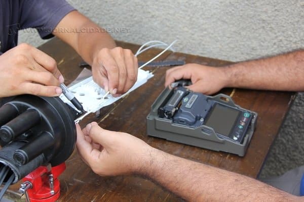 O equipamento é usado especificamente para conectar uma fibra a outra e o alto custo da peça tem chamado a atenção de bandidos