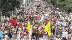 A assembleia reuniu professores de diversas cidades que, juntos, decidiram pela nova paralisação (Foto: Rogério de Santis/Futura Press/Estadão Conteúdo)