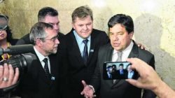 O prefeito Juninho da Padaria (DEM) e o presidente da Câmara André Godoy (DEM) participaram da solenidade, além do Pe. Botteon