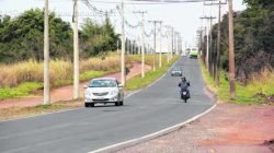 Logo no início da estrada vicinal a falta de acostamento é um motivo de reclamação dos usuários