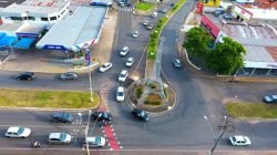 O trânsito na cidade de Rio Claro está a cada dia mais intenso. Na foto, registro da Avenida 32 (Imagem: NR DRONES)