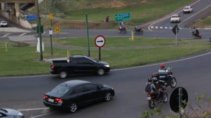 Trevo da Viviani, como é conhecido o cruzamento da Rodovia Washington Luís (SP-310) com a Avenida Tancredo Neves