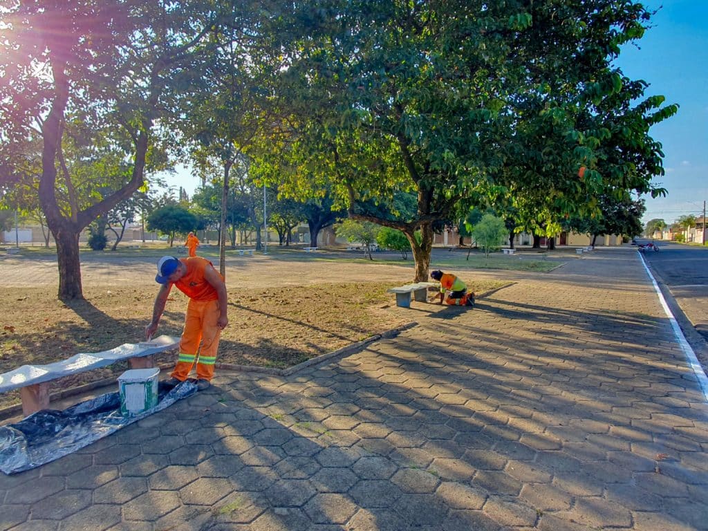 Mais uma praça no Jardim América recebe serviços de manutenção e limpeza