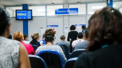 Após acordo, médicos voltam ao trabalho e Ministério da Previdência Social vai repor os dias descontados